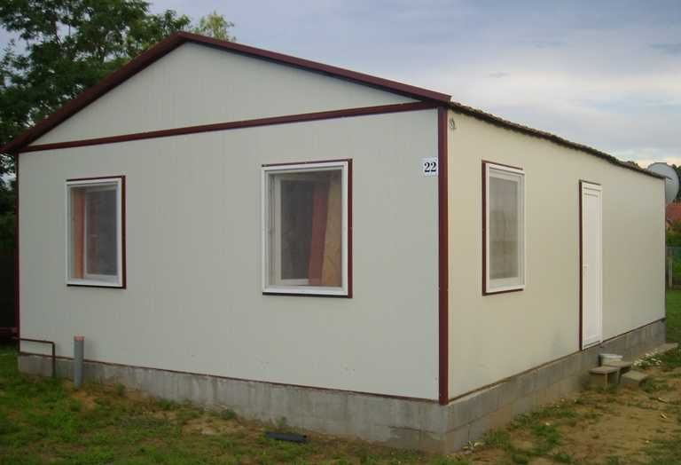 Casa, garaje auto pe structura metalica si panou sandwich termoizolant