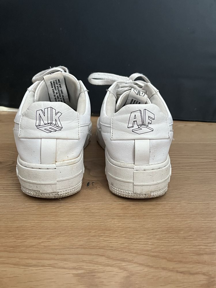 Nike air force 1 pixel