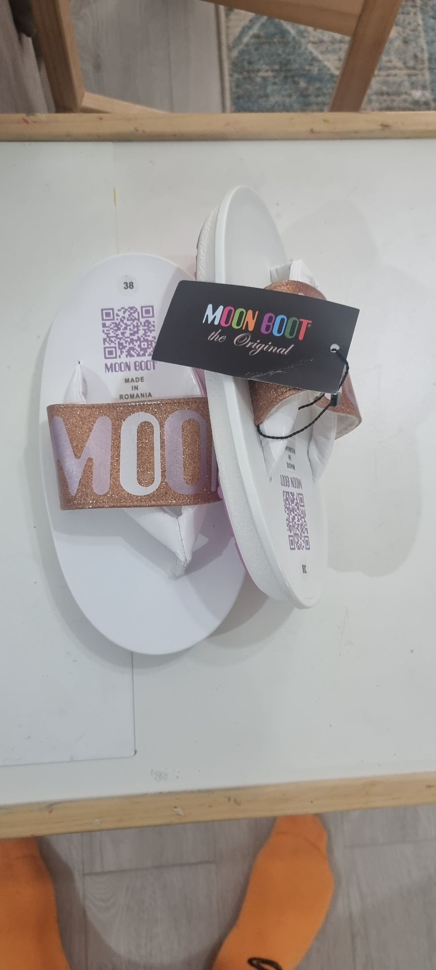 Șlapi Moon Boots