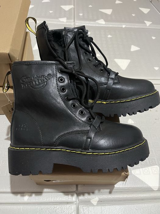 Продам зимние ботинки и челси новые