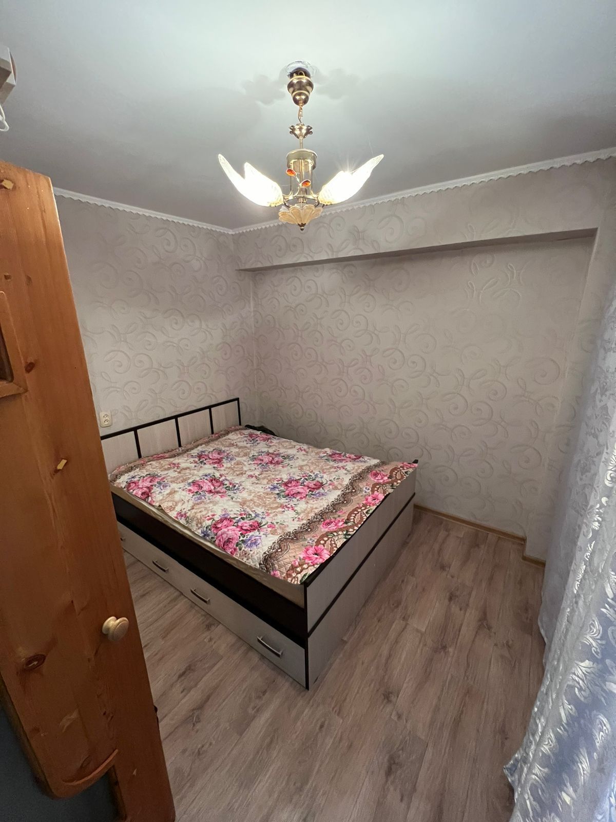 Продается 4-х комнатная квартира  по Сванкулова  4