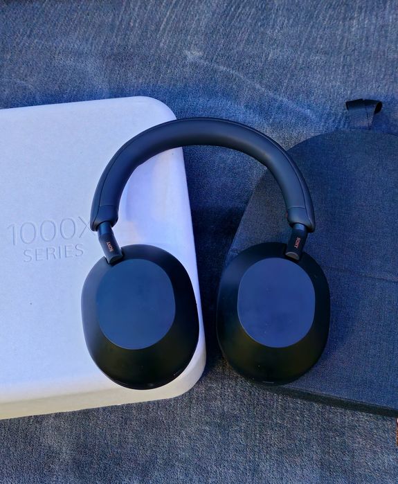 Sony WH-1000XM5 — идеальное состояние, полный

Комплект