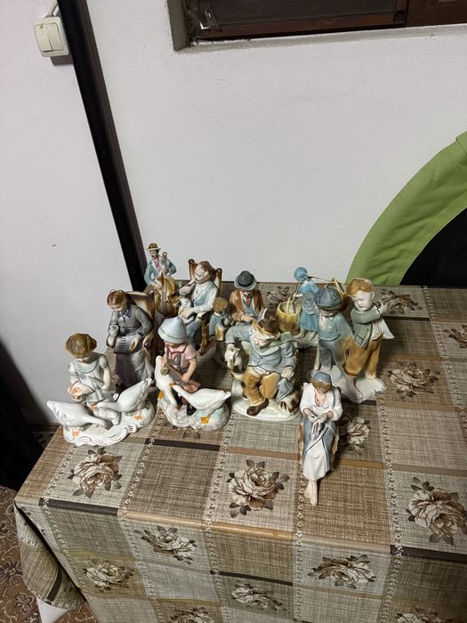 Colectie bibelouri (Curtea de Arges)