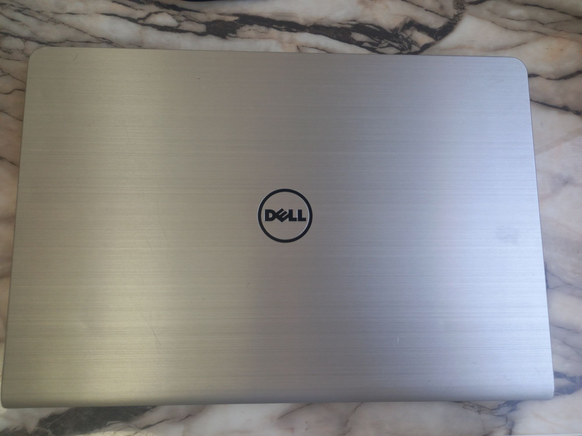 Лаптоп Dell P39F 15.6 Intel Core i7 4510U 12gb AMD Radeon R7 M265