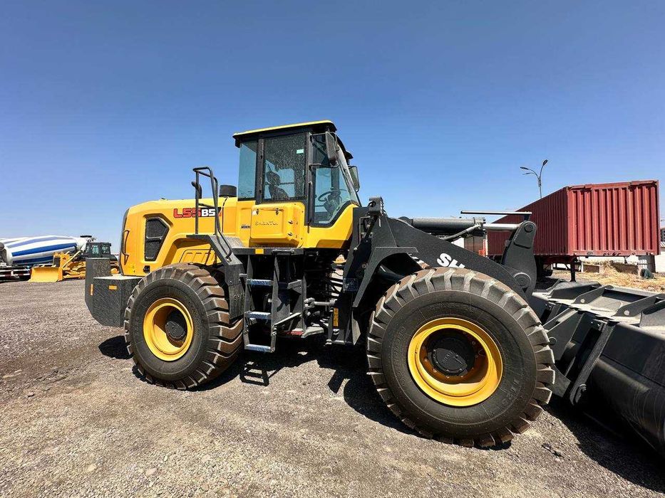 Фронтальный погрузчик SHANTUI L55-B5 (3 куб) в наличии Ташкенте