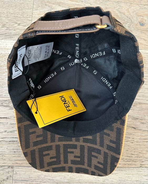 Чисто нова шапка на Fendi