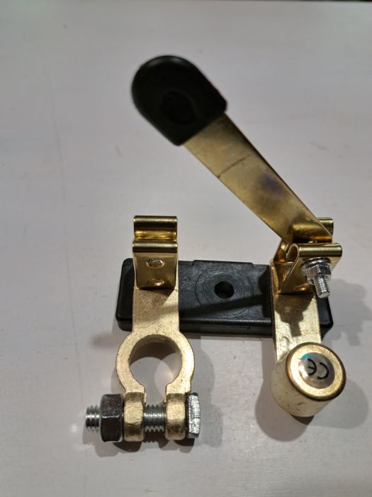 Прекъсвач на ел. Захранване на автомобила