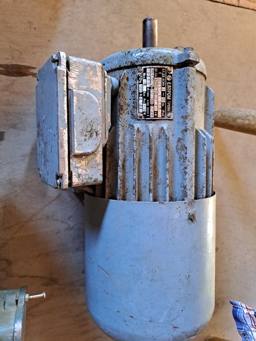 Ел.  двигатели  монолитни и трифазни