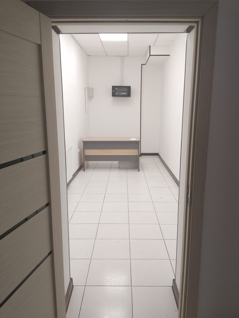 Фархадский перекресток 1линия в доль дороги 1этаж 130м² Юр адреса
