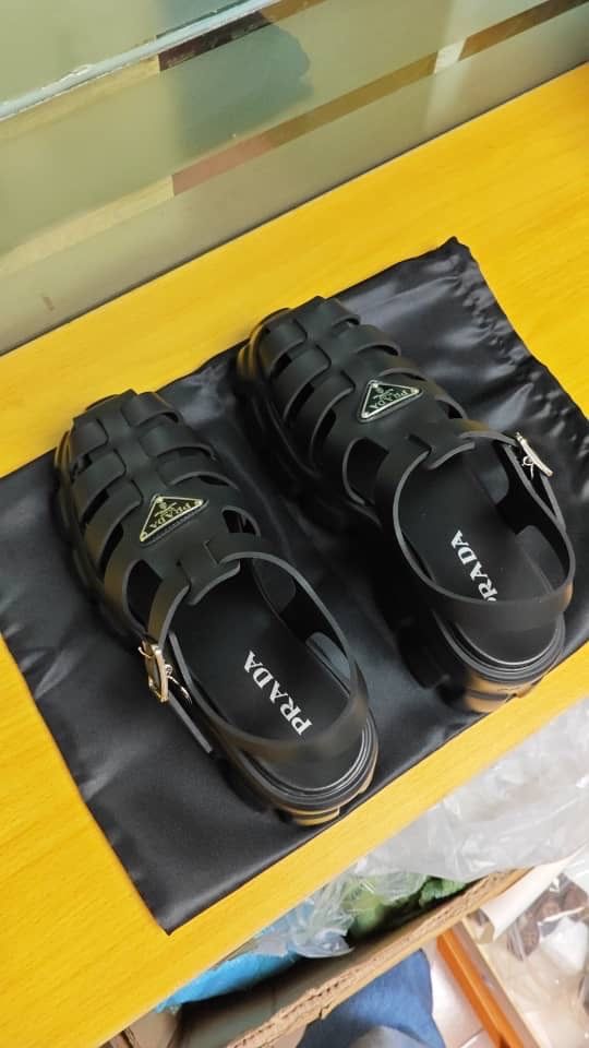 Черни Сандали Prada