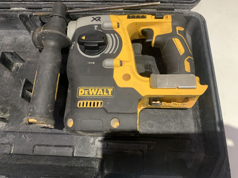DeWALT DCH 273 пефоратор /безчетков/ОРИГИНАЛ/в куфар