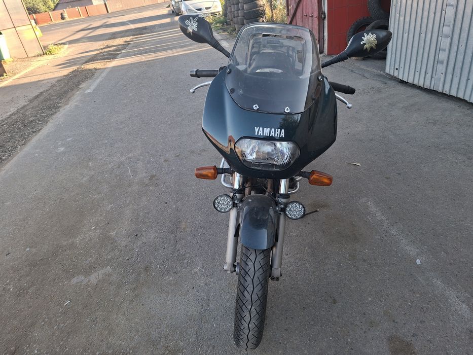 Motocicleta yamaha xj600s