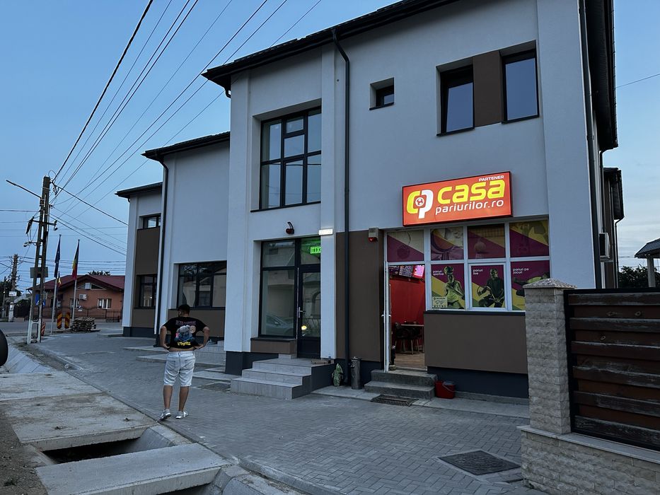 Vand sau inchiriez spatiu Comercial.