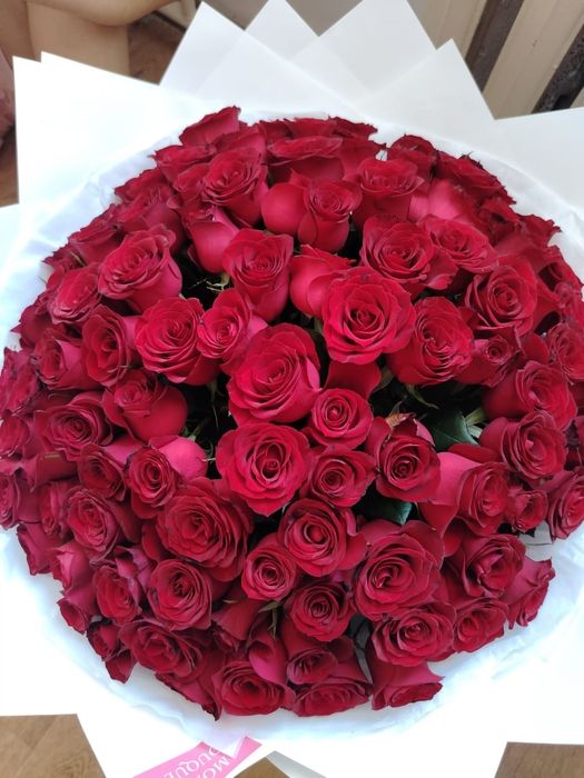 Моно букеттен алынған 101 роза