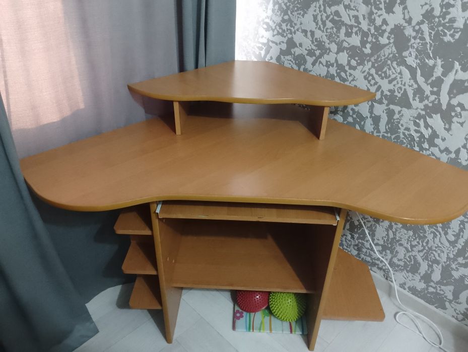 Стол компьютерный