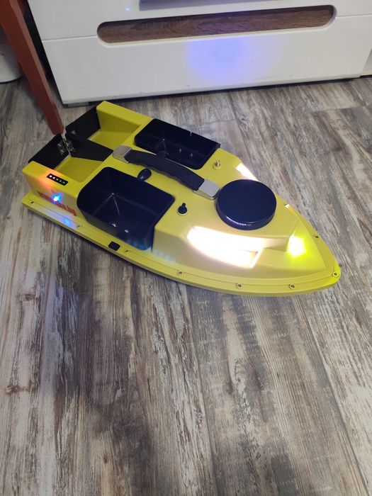 Лодка за захранка D 19