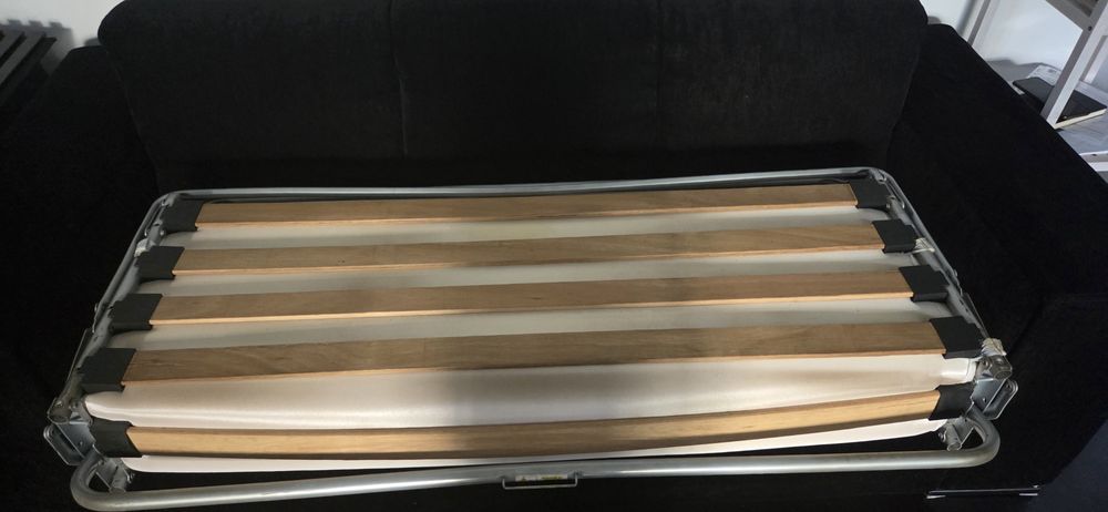 Canapea extensibila cu 3 locuri