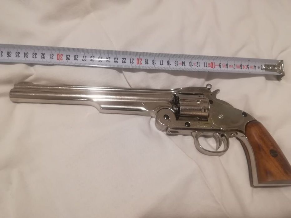Огромен револвер, армейски пистолет Smith&Wesson. Реплика за ценители