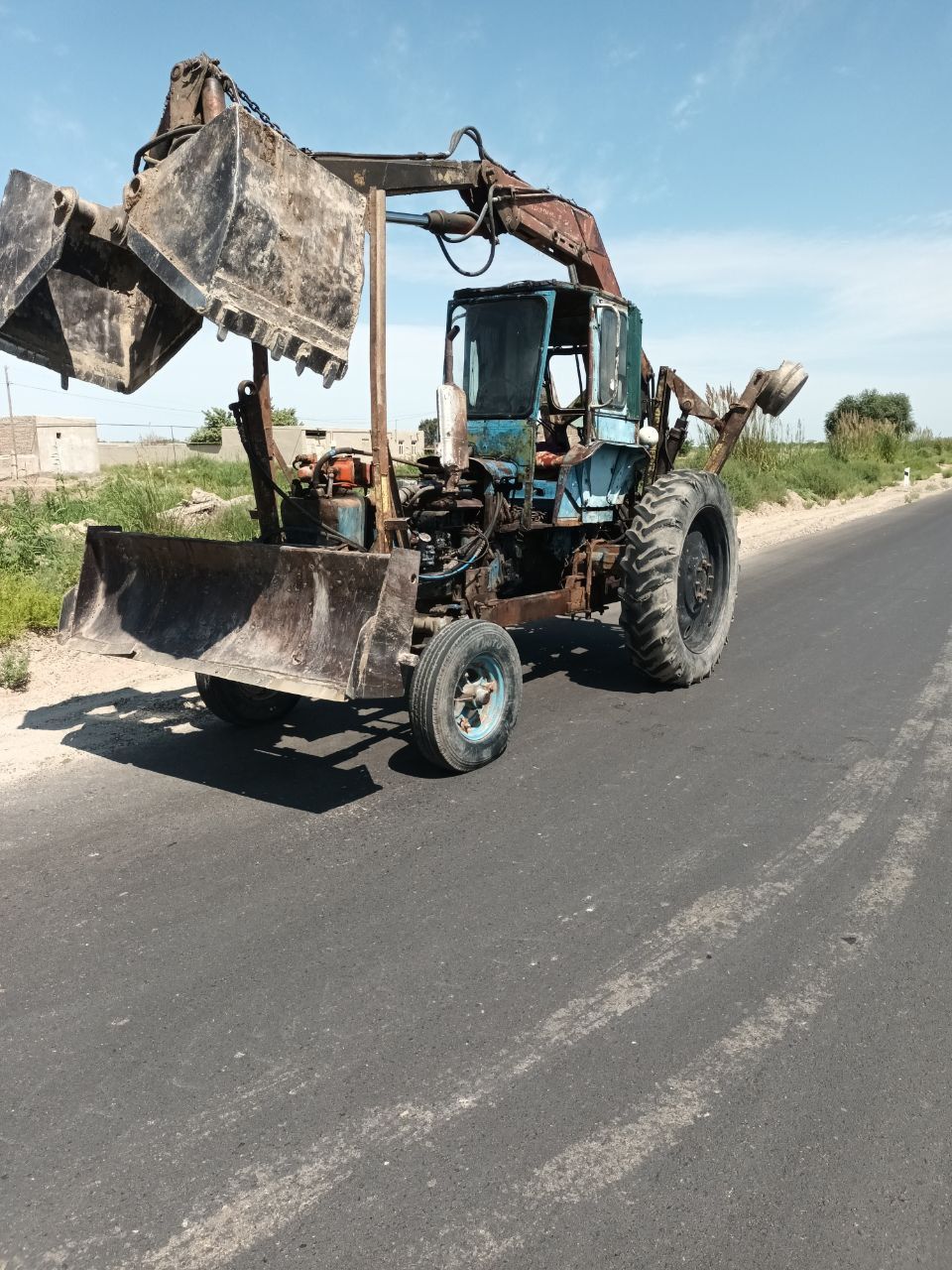 T 28 traktor kran sotiladi