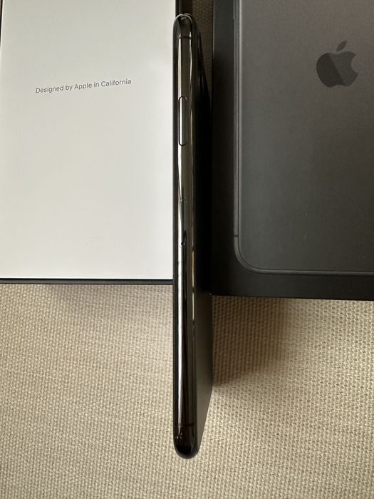 iPhone 11 Pro Max - перфектно състояние