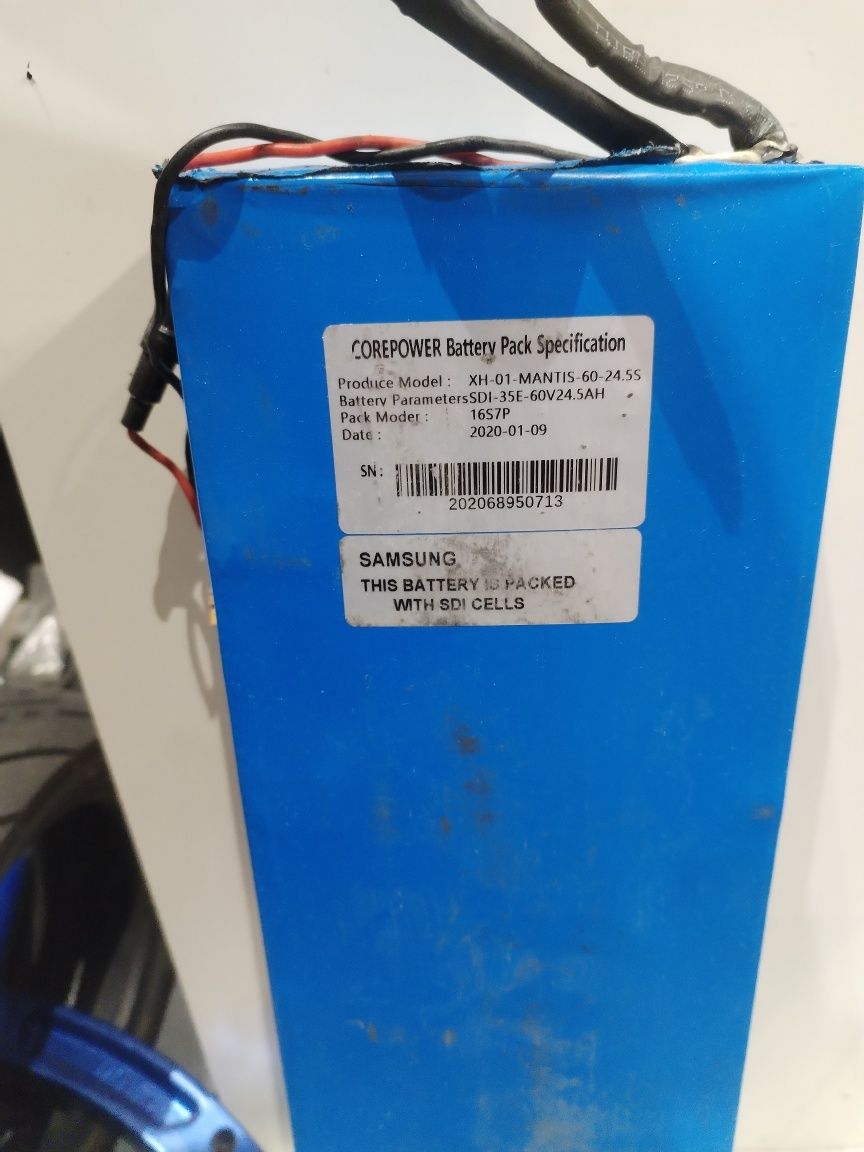 Продавам батерии от kaabo 60v 2x24.5 + 1 правена 22амп в чантичка