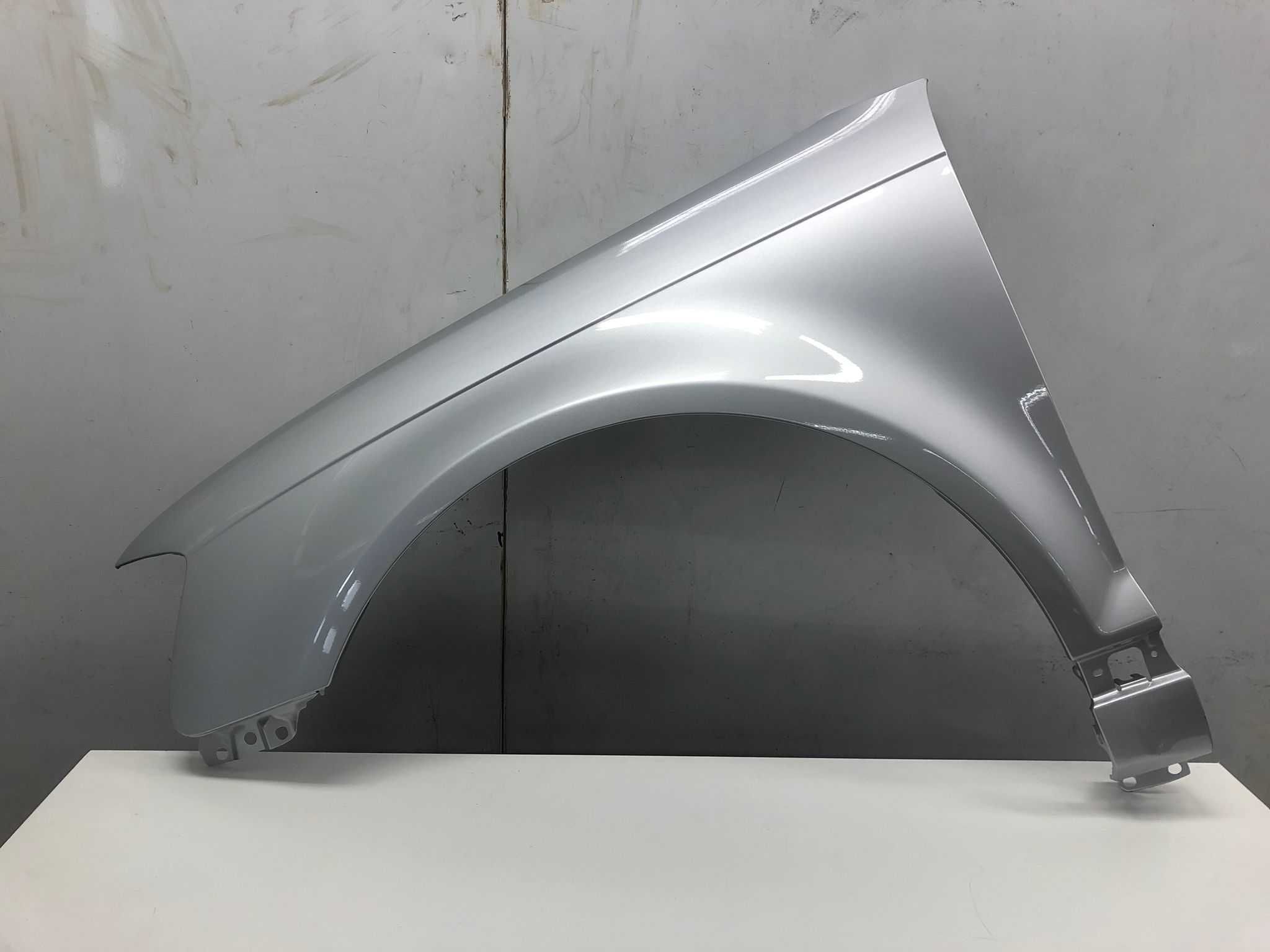 Aripa Fata Stanga Audi A3 8P An 2008-2012 (LX7W (Gri))