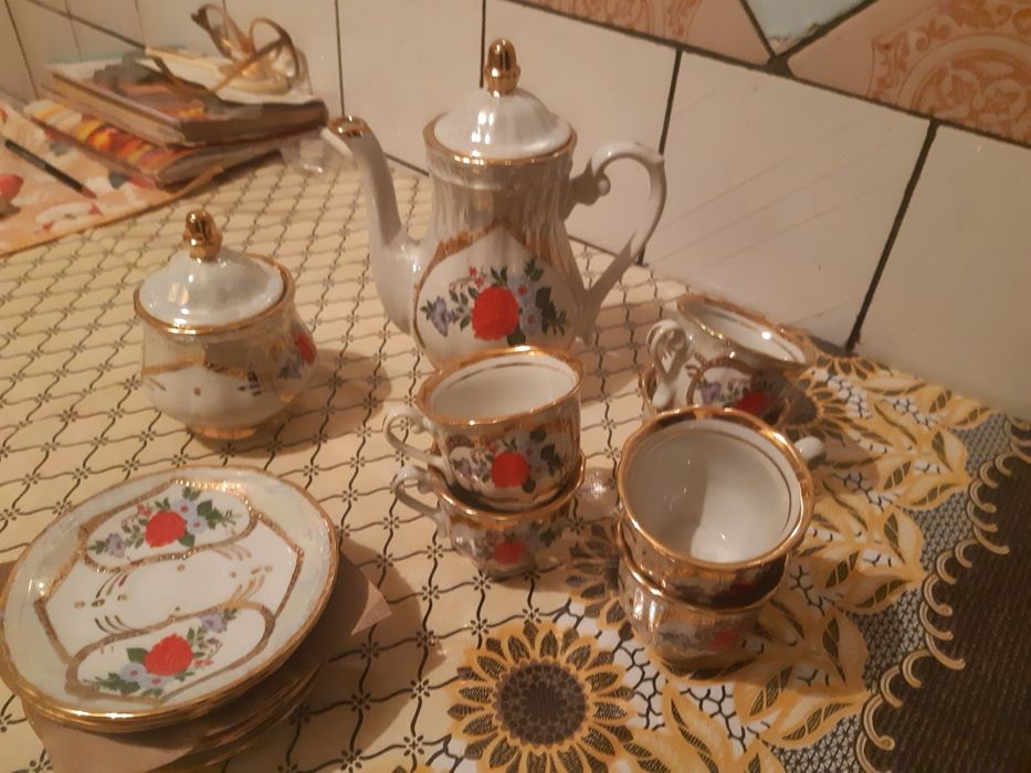 Чайный  сервис.  На 6 персон.  В хорошем состоянии.