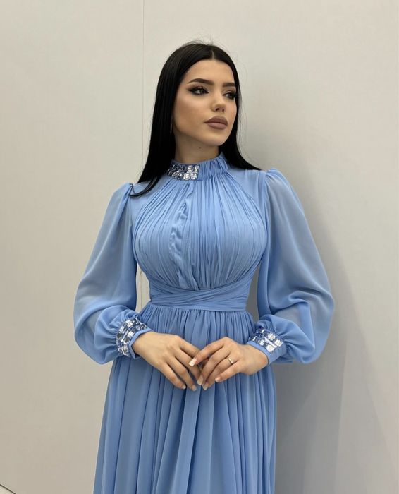 Продам платье 42 размер,одевала 1 раз.В идеальном состоянии