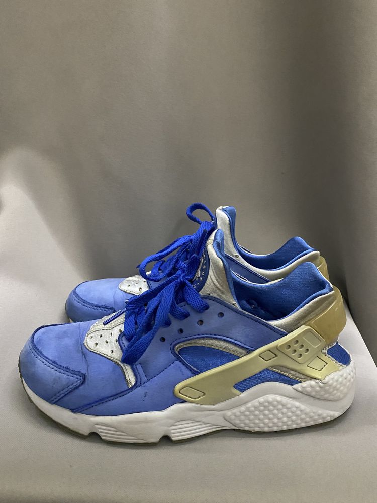 Nike Huarache Premium “Varsity Royal”