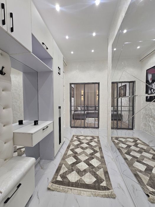 Продается двухкомнатная квартира на Ц-квартале. Чиланзар