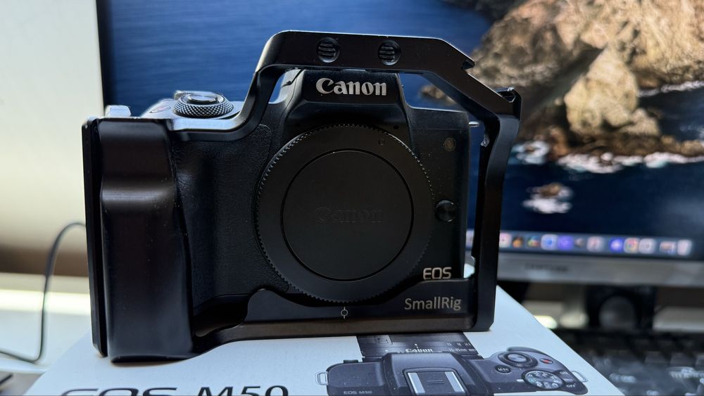 Canon M50 с аксесоари, обективи, базов видео-комплект.