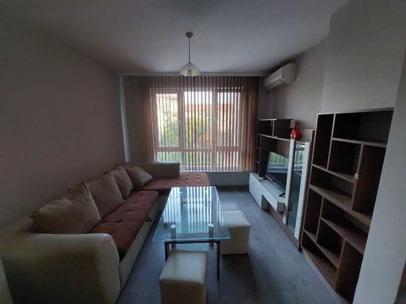 Двустаен апартамент под наем в Центъра