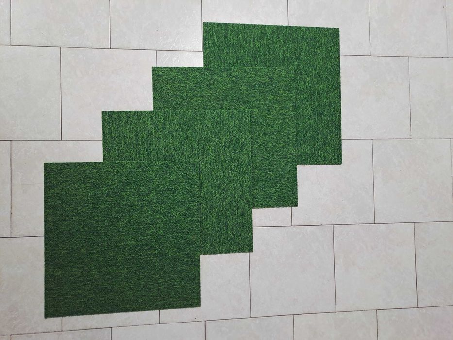 Чисто нови мокетени плочи с размер 50см./50см.