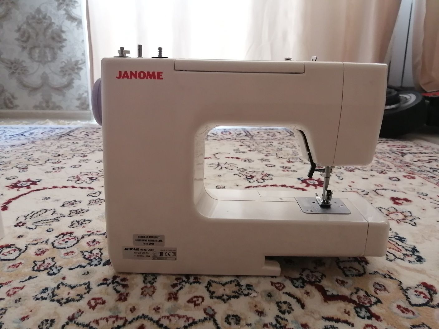 Продам швейную машину janome vs52