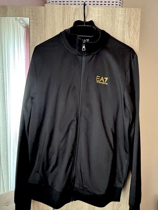 Спортен комплект EA7