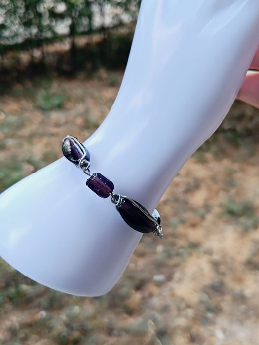 Veche bratara din sticla mov