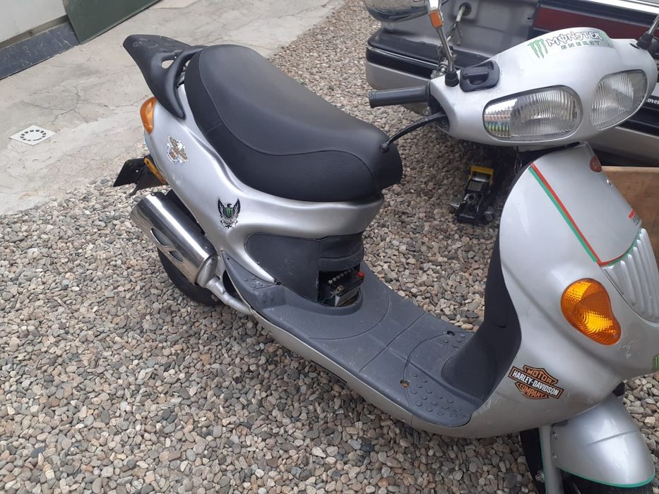 Vand 2 scutere 49cm