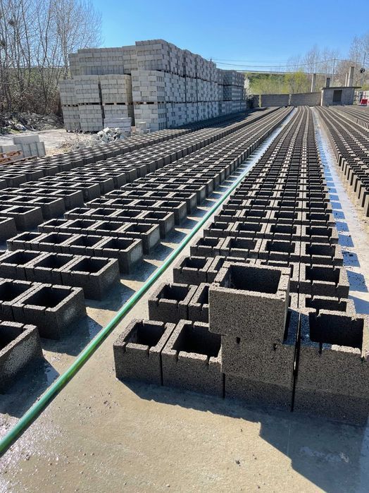 Boltari   beton  gard si stilp