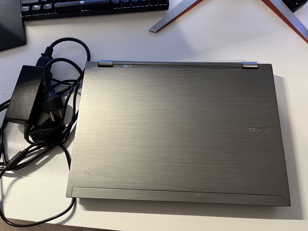 Dell Latitude E6410 | i5 4GB RAM 240GB SSD Cartela SIM | Baterie 3 ore