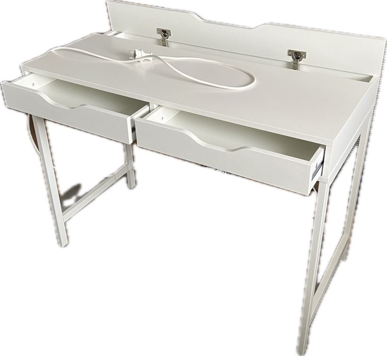 Birou Ikea alb, cu prelungitor si 2 prize Schuko Legrand