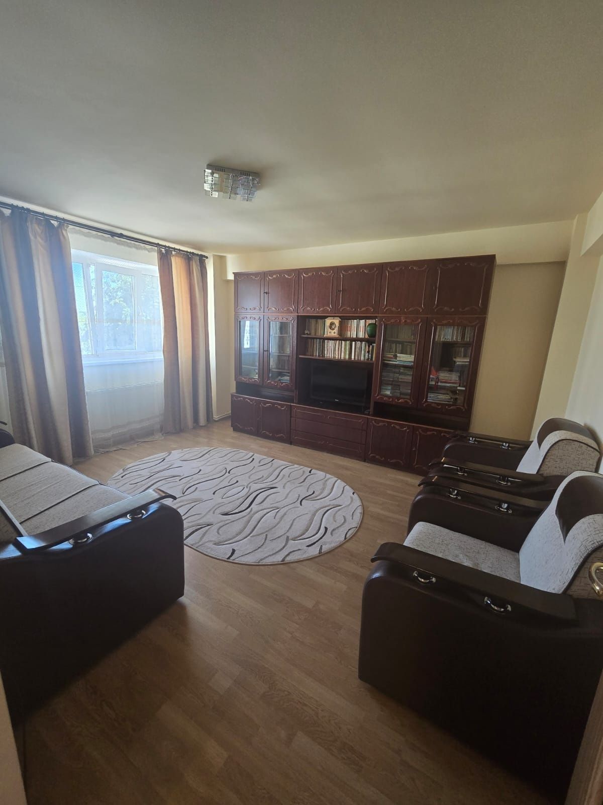 Vând apartament 3 camere