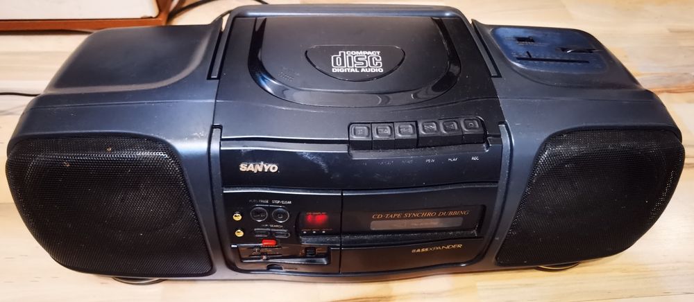 Radio casetofon cu CD Sanyo retro vintage de colecție anii 90
