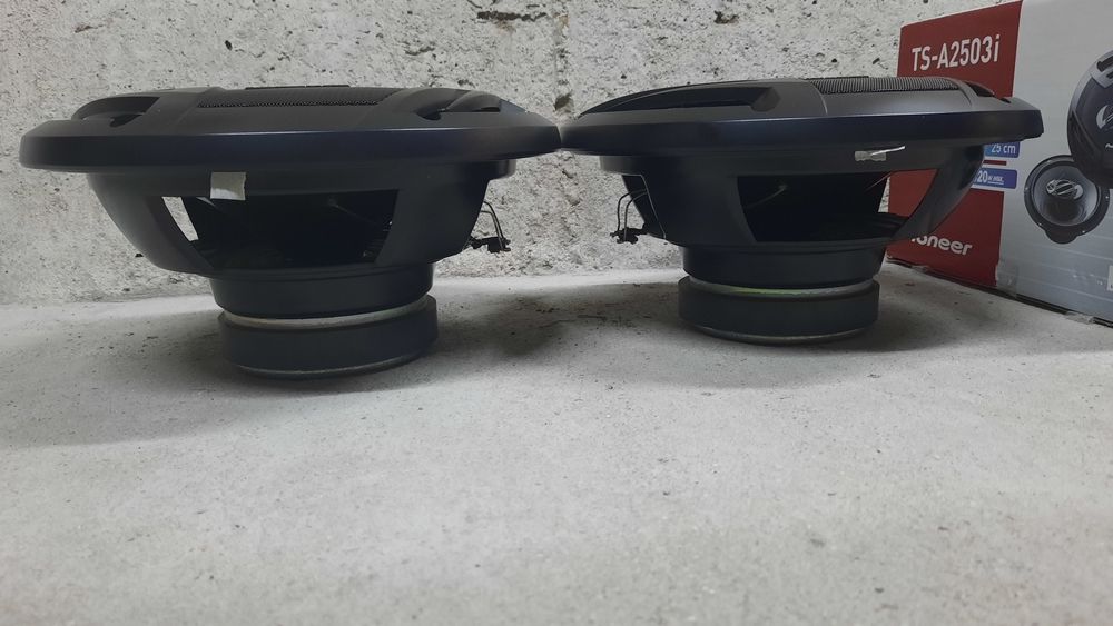 Pioneer TS-A2503i-420 W-25см-тонколони
