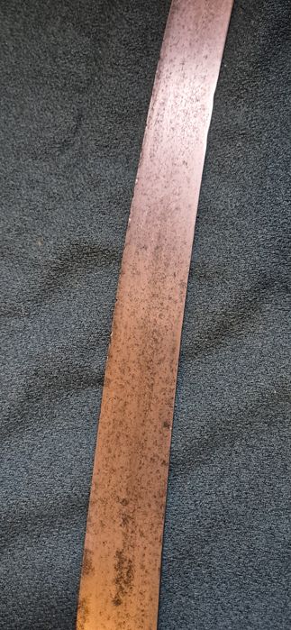 Продавам сабя , нож , щик.