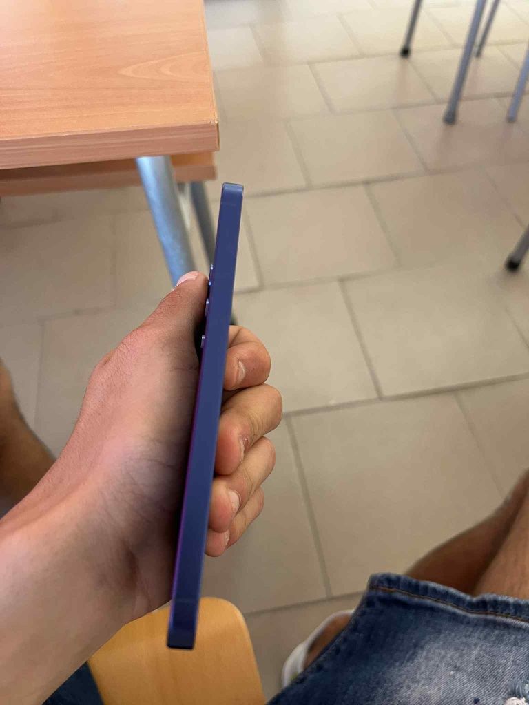 Продавам Samsung s25 128Gb blue  Само лично предаване