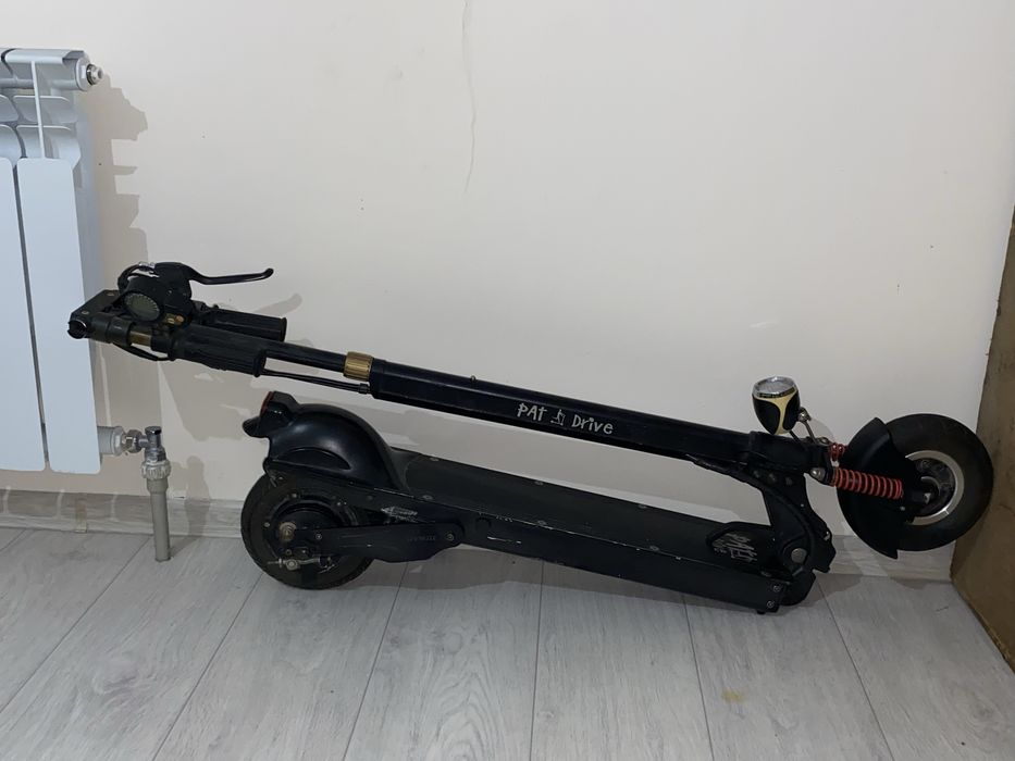 Продам электросамокат Б/У