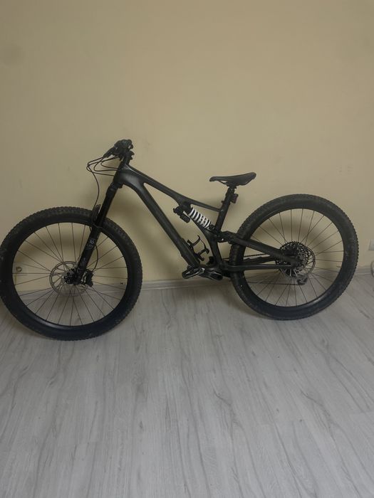 Se vinde Speciealized stumpjumper Carbon CITITI DESCRIEREA!!