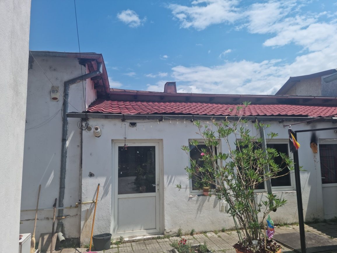 Casă de vânzare!