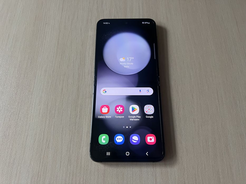 Продавам Samsung Galaxy Z Flip5 256/8GB
