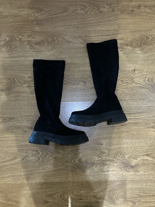 Черни ботуши чорап